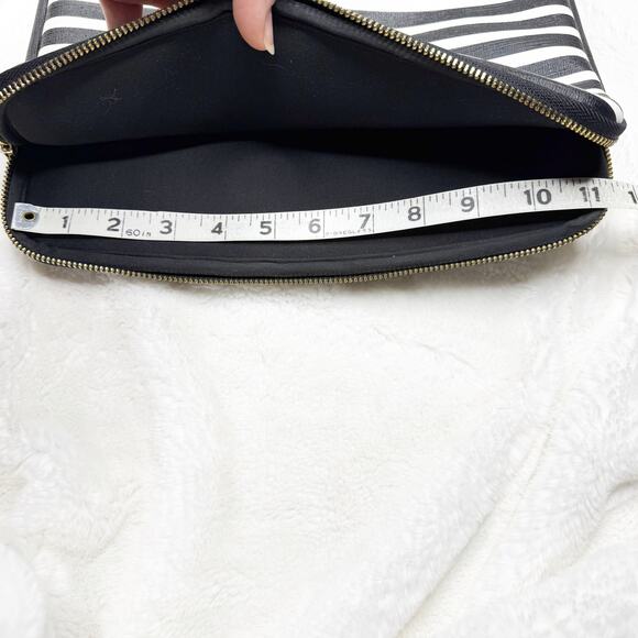 KATE SPADE New York Black & White Stripe Padded iPad Tablet Zip Case - Picture 10 of 10